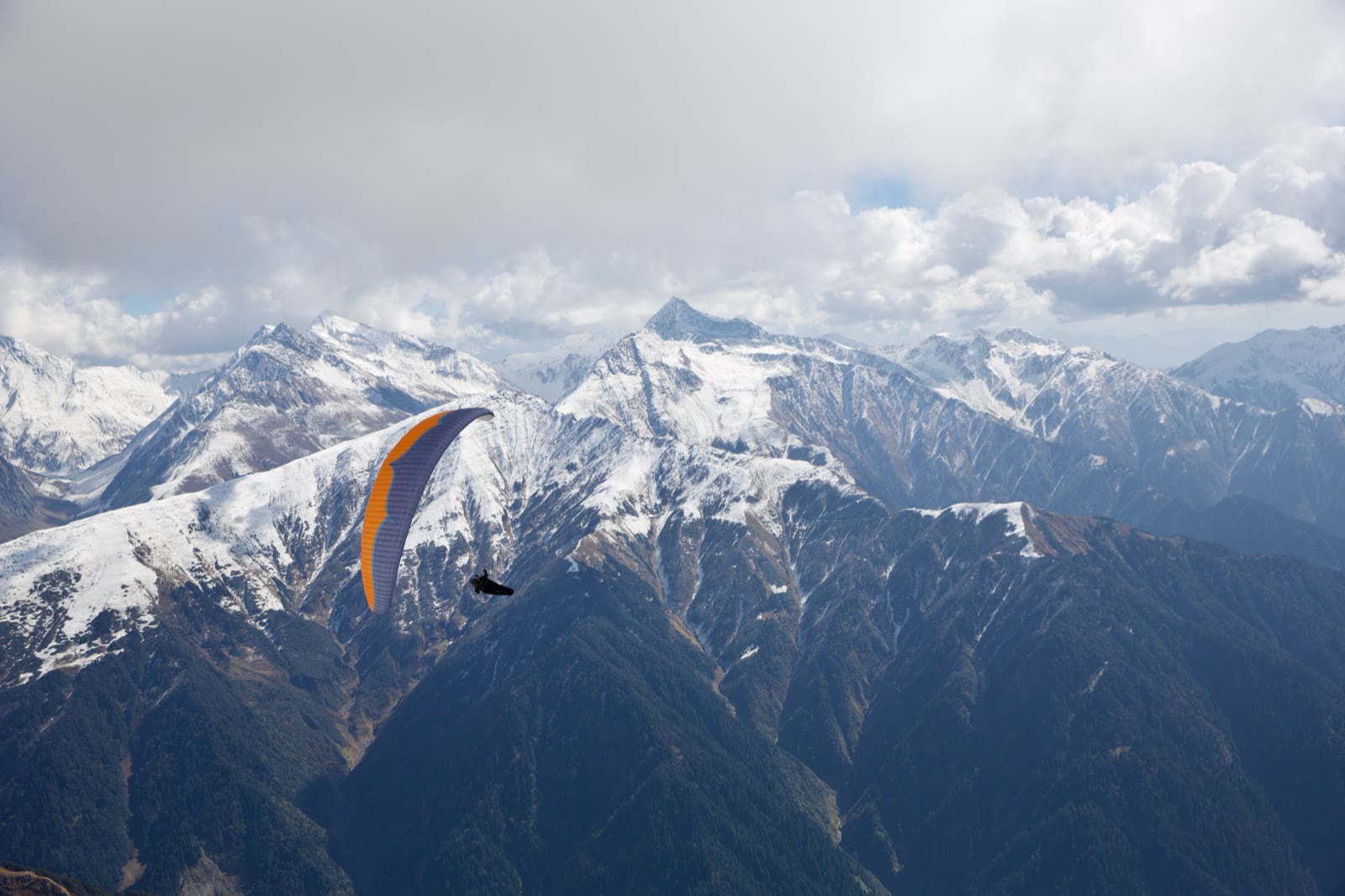 Flying above Bir, below the Dhauladhar. Photo: Dagfinn